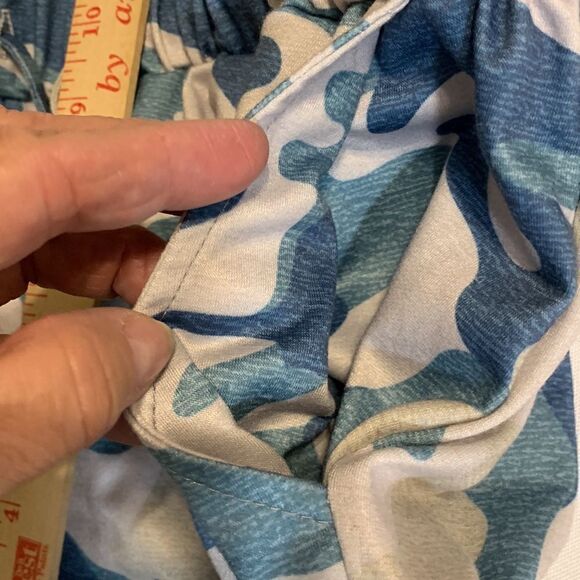 Size LARGE blue/gray camouflage joggers. 95% poly and 5% spandex. Very stretchy - Picture 3 of 10